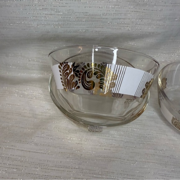 VINTAGE 1960’s Elegant Gold Paisley Capri  Patterned Glass Bowls (3 in the set) - Picture 4 of 7